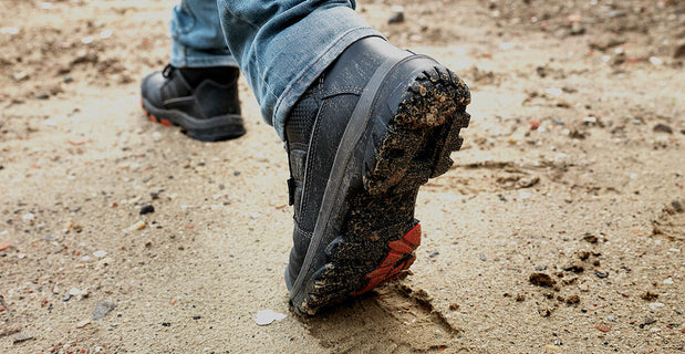 Wat doet een middenzool of tussenzool bij een werkschoen?