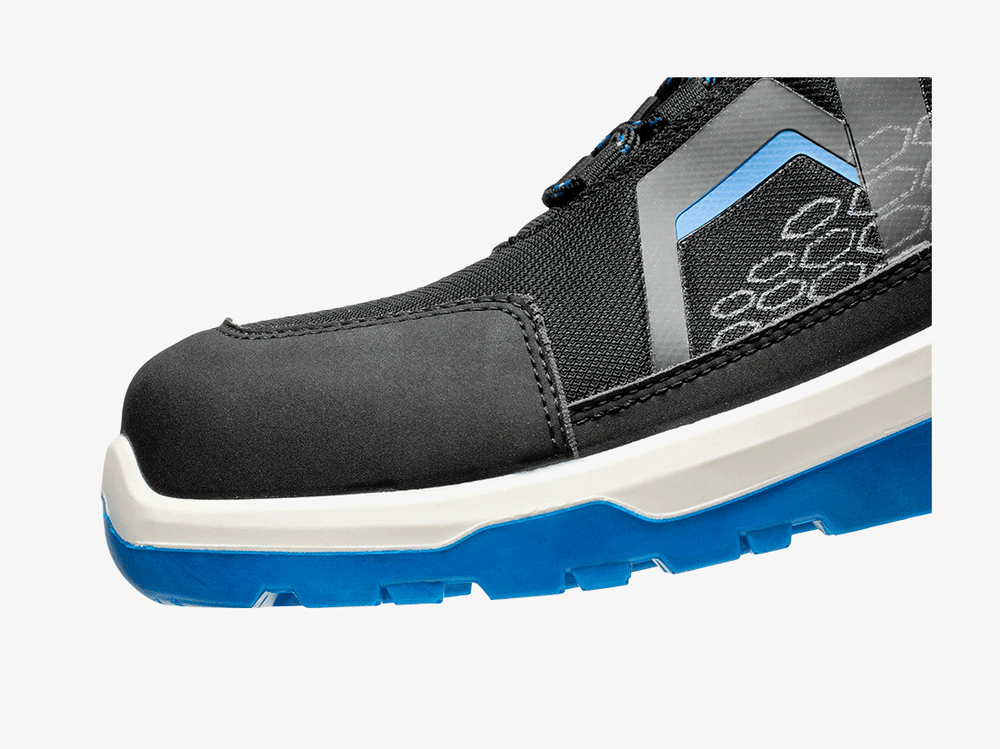 Emma-CrossForce-Fly-1