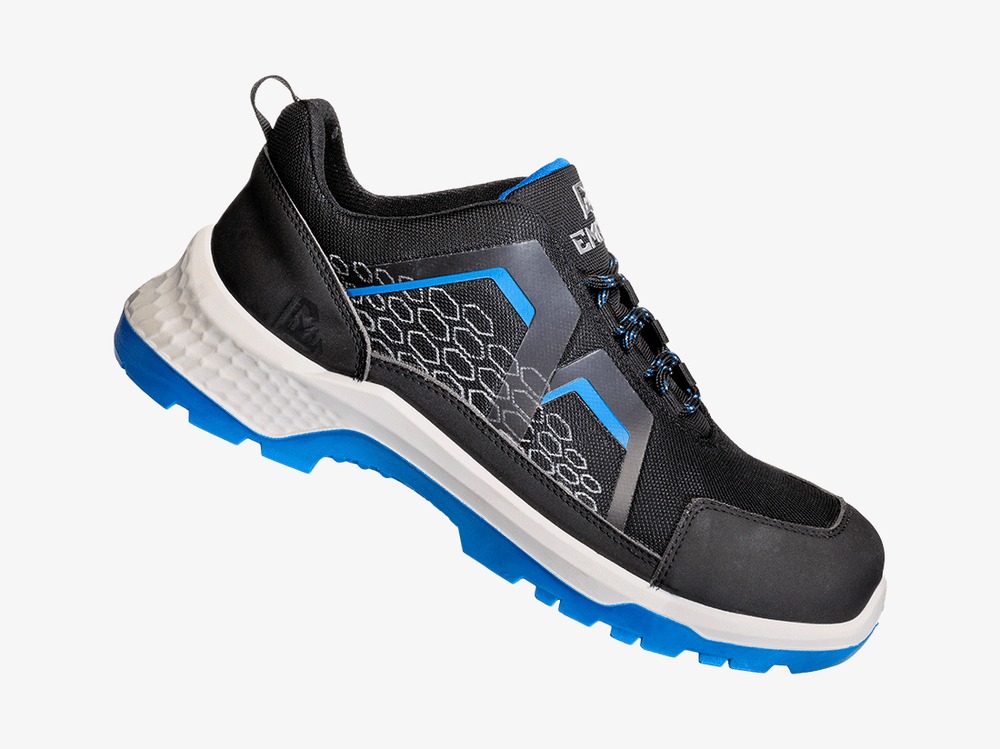 Emma-CrossForce-Fly-Low-2