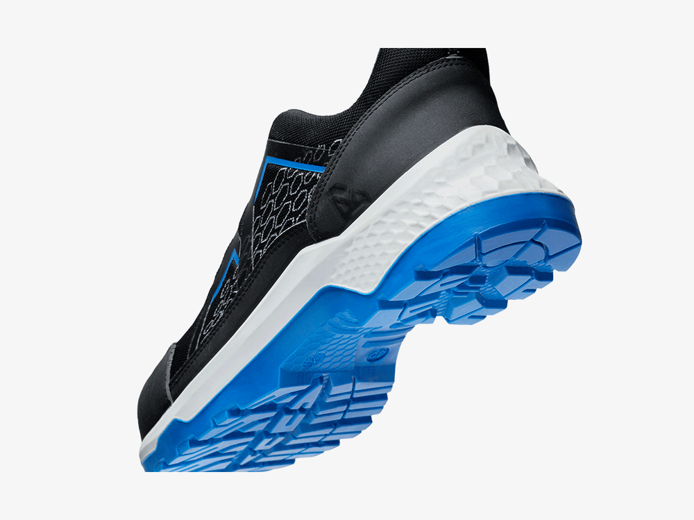 Emma-CrossForce-Fly-Low-4